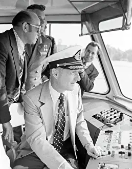 Dnieper: Soviet and American cosmonauts motor ship ride