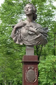 Ulanovas: Soviet ballet dancer Galina Ulanova bronze bust