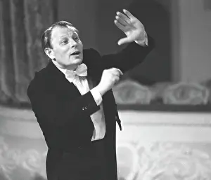 Sveshnikov: Soviet choirmaster Igor Agafonnikov at work, 1981