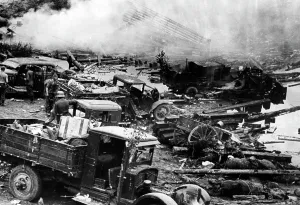 Swamps: Soviet column destroyed by Stukas, 1941