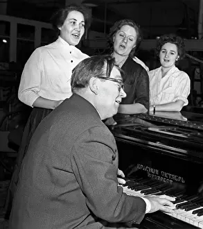 Songwriter: Soviet composer V.V.Solovyov-Sedoi