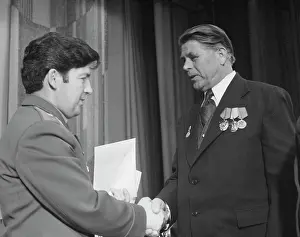 Pennant: Soviet cosmonauts meets with 1977 professional