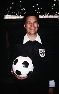 Valeri: Soviet football referee Valeri Butenko, 1986