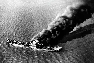 Grosse: Soviet freighter after an air raid, 1941