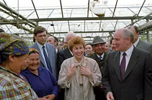 Uzbek: Soviet leader Mikhail Gorbachev visits Uzbek SSR, 1988
