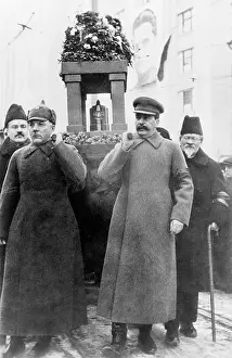 Cere: Soviet leaders carry ashes of Sergey Kirov, ?