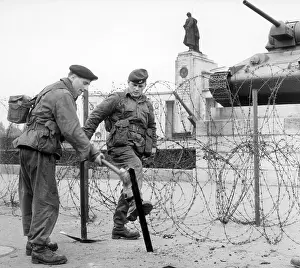 Intensified: Soviet monument in Berlin is blocked by British troops