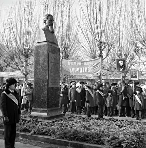 Kurchatov: Soviet nuclear physicist Igor Kurchatov bronze