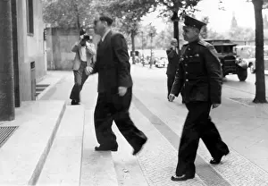Unsuccessfully: Soviet officers at British headquarters in Berlin