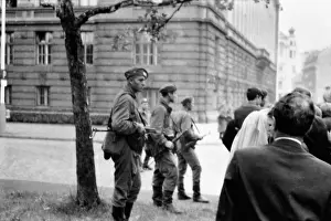 Comunist: Soviet paratroopers - Czechoslovak Communist party