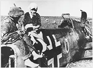 Messerschmidt: Soviet peasants with shot-down Messerschmitt