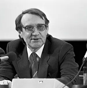 Expert: Soviet physicist Roald Sagdeev, 1986