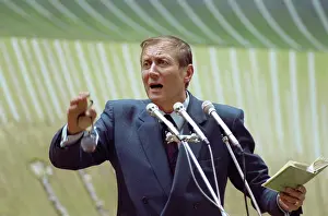 Yevtushenko: Soviet poet Yevgeny Yevtushenko performance, 1983