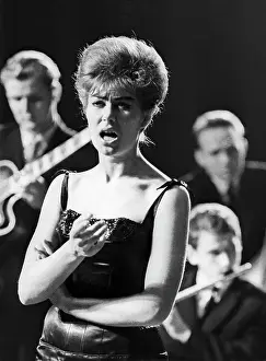 Druzhba: Soviet and Polish singer Edita Piekha