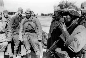 Correspondent: Soviet prisoners after the fights between the