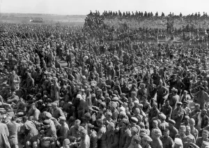 Millions: Soviet prisoners of war, 1941 (b/w photo)
