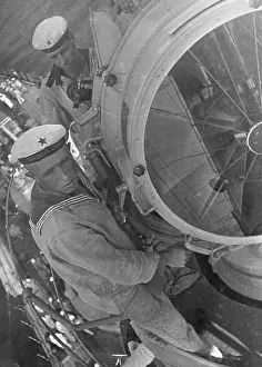 Floodlights: Soviet sailors at floodlights, 1934