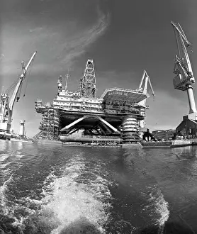 Shelf: Soviet Shelf floating drilling rig at Vyborg Shipyard, 1987