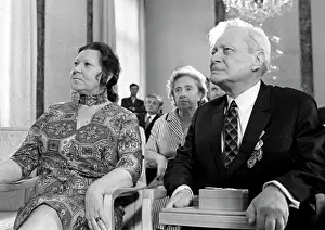 Klavdiya: Soviet singer Klavdiya Shulzhenko and puppeteer