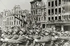Remodeling: Soviet soldiers at the reopening of
