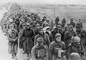 Sowjetunion: Soviet soldiers on the way into war captivity, 1941