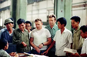 Vietnamese: Soviet specialists in Hanoi