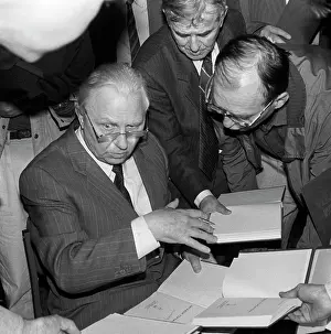 Journalists: Former Soviet statesman Yegor Ligachev gives press