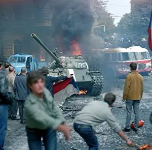 Libor: Soviet tank - troops - soldiers - barricade