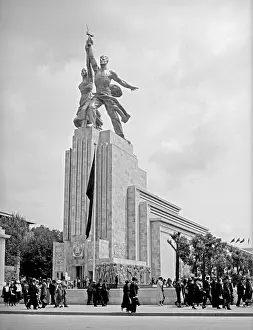 Brutalist: Soviet Union building, Paris Expo