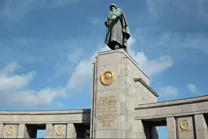 Stoa: Soviet War Memorial, Tiergarten, Berlin, Germany