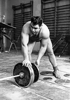 Puts: Soviet weightlifter Vasily Alekseyev, 1970