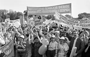 Soviet youth marches against nuclear war threat