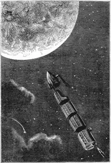Lune: Space capsule dwarfed by the disc of the Moon