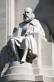 Saavedra: SPAIN. Madrid. Spain Square. Monument to Miguel
