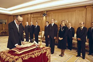 Constitutions: Spain. Transition to Democracy. Government of