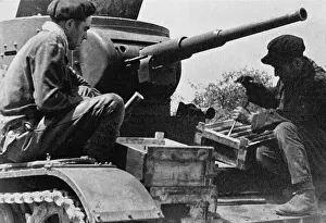 Archivo: Spanish Civil War. Republican side. Preparing