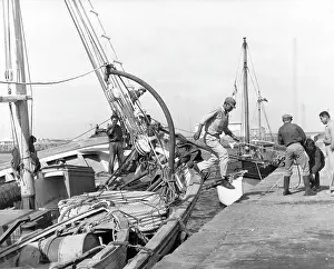 Mooring: SPANISH FISHING INDUSTRY