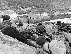 Nail: Spanish national troops in an attack at Madrid, 1937