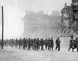 Neighbourhood: Spanish national troops marching in Madrid, autumn 1936