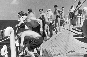 Sunbathe: Spanish refugees WWII