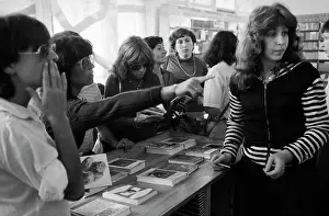 Editions: Spanish tourists in Progress publishing house shop