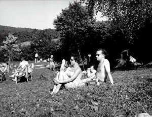 Freizeit: Spare time - Sunbathers in the countryside