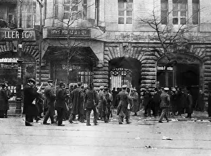 Spartacists: Spartacists occupy the publishing house of the Forward, 19
