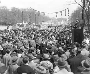 Hung: Speakers on the East-West axis in Berlin, 1939
