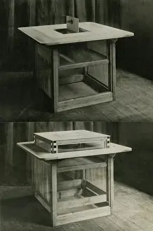 Sance: Special fraud-proof double cage s?ance table