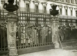 Immigration: Spectators, 1928