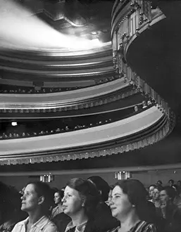 Spotlights: Spectators at the Admiralspalast, 1927