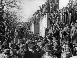 Announces: Spectators on the Heldenplatz, 1938