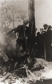 Retarded: Spectators photographed with the charred ?
