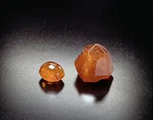 Nesosilicate: Spessartine garnet